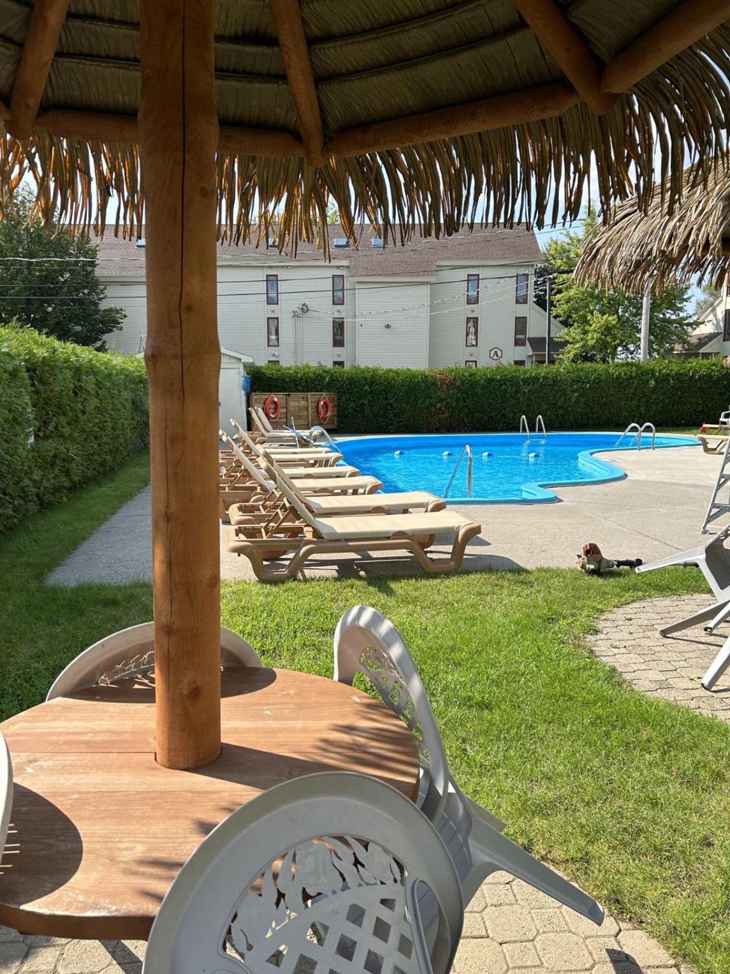 Au P'Tit Cocon Sur Le Lac Magog Exterior photo