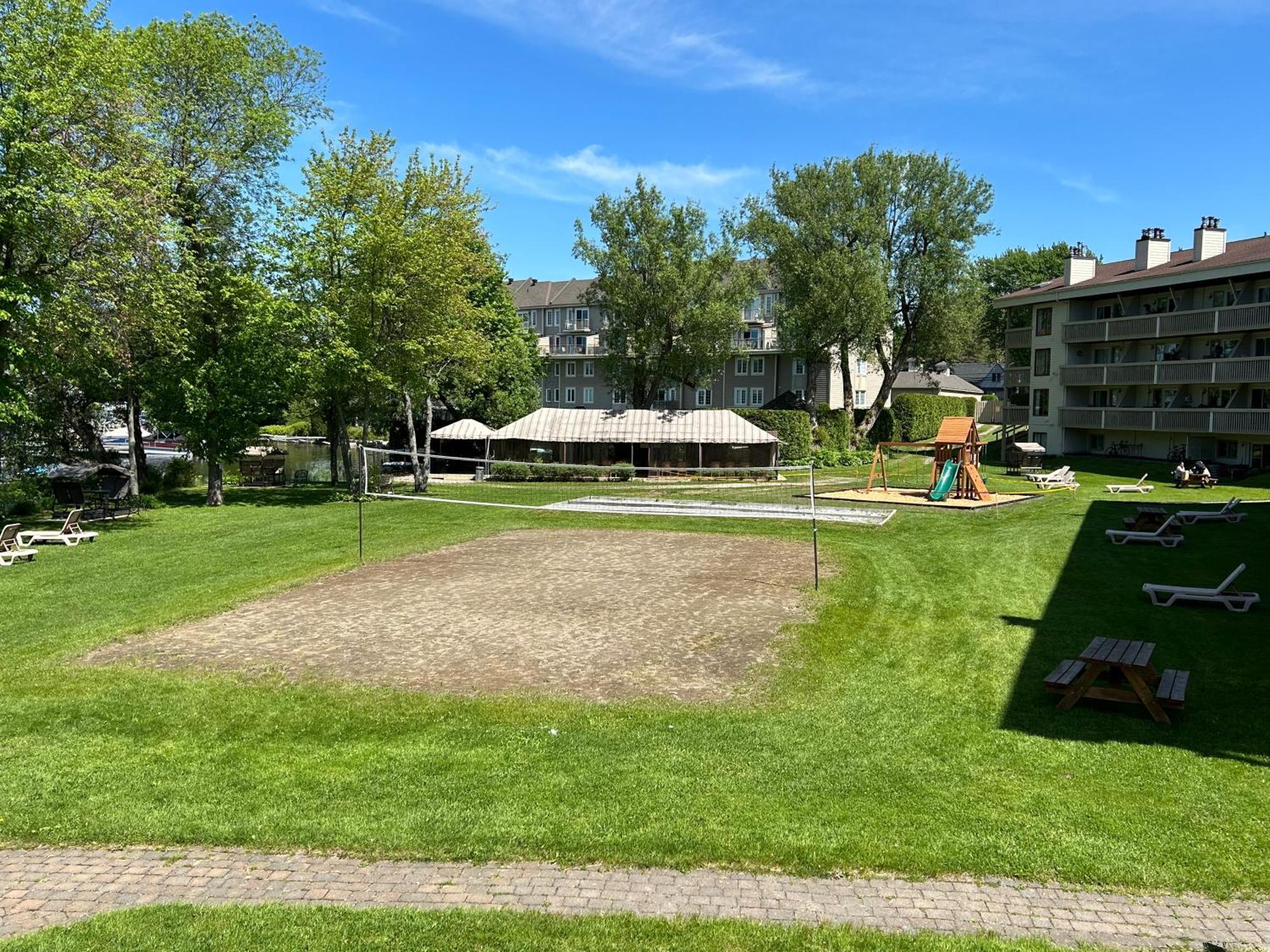 Au P'Tit Cocon Sur Le Lac Magog Exterior photo